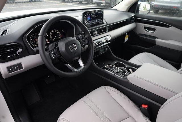 new 2025 Honda Pilot car, priced at $44,505