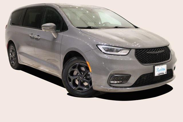 used 2022 Chrysler Pacifica Hybrid car, priced at $25,500