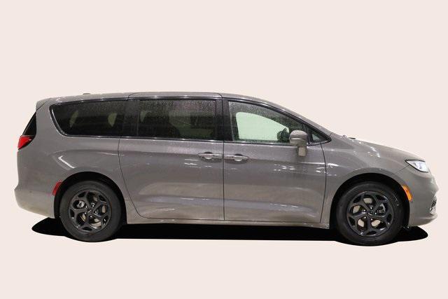 used 2022 Chrysler Pacifica Hybrid car, priced at $25,500