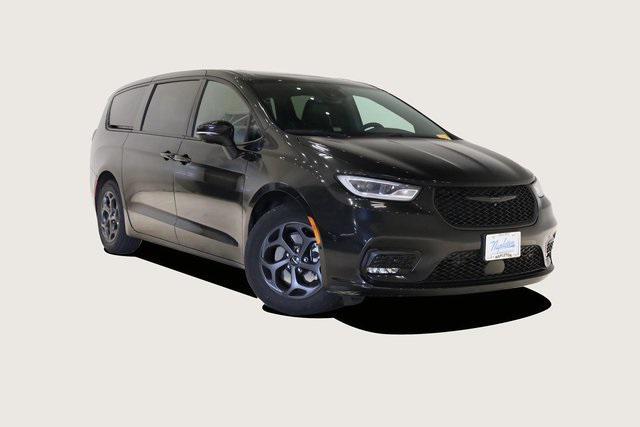 used 2022 Chrysler Pacifica Hybrid car, priced at $31,990