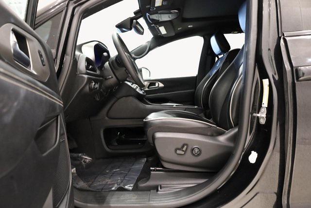 used 2022 Chrysler Pacifica Hybrid car, priced at $31,990