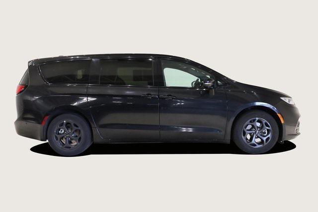 used 2022 Chrysler Pacifica Hybrid car, priced at $31,990