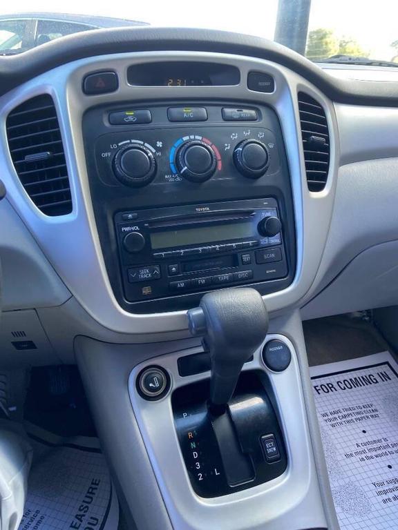 used 2005 Toyota Highlander car, priced at $6,990