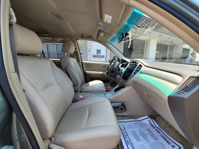 used 2005 Toyota Highlander car, priced at $6,990