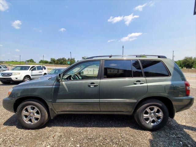 used 2005 Toyota Highlander car, priced at $6,990