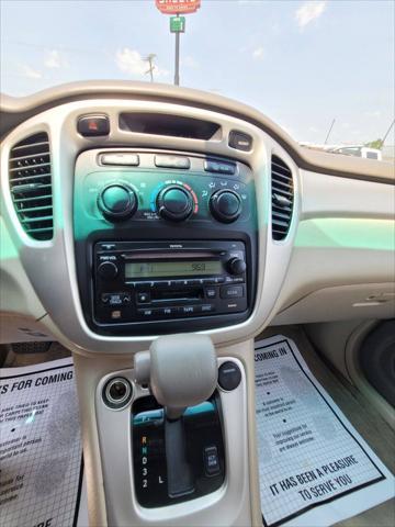 used 2005 Toyota Highlander car, priced at $6,990