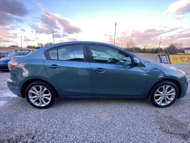 used 2011 Mazda Mazda3 car, priced at $6,400