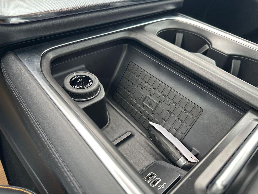 new 2025 Ford Expedition car, priced at $85,130