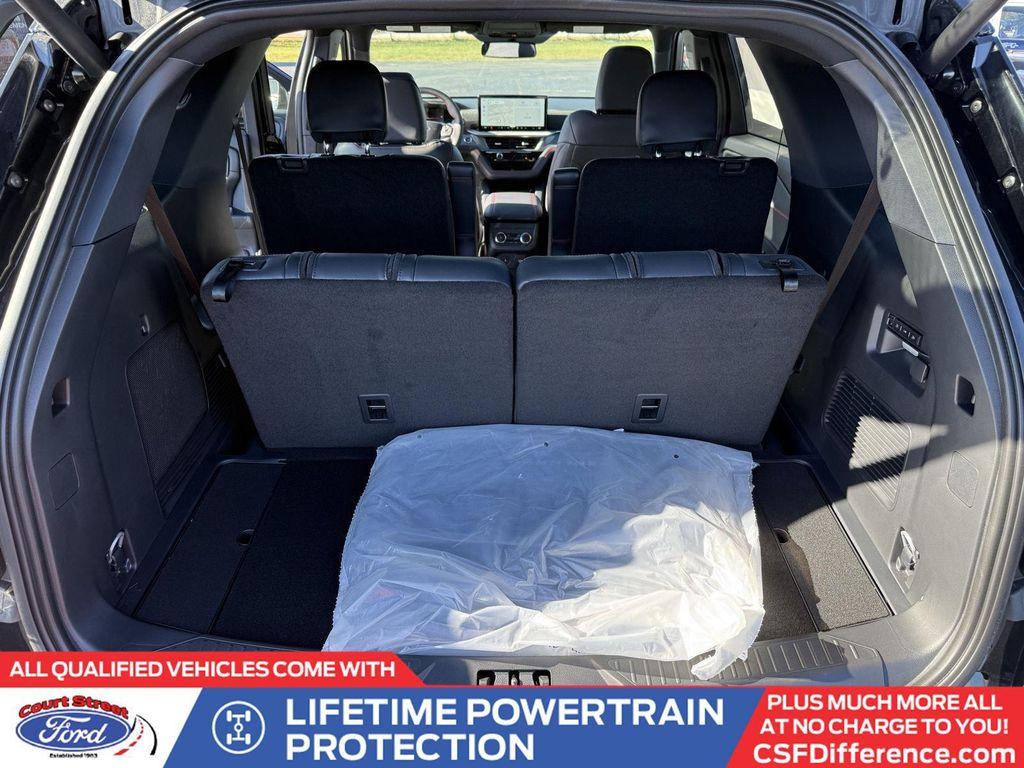 new 2025 Ford Explorer car, priced at $59,884