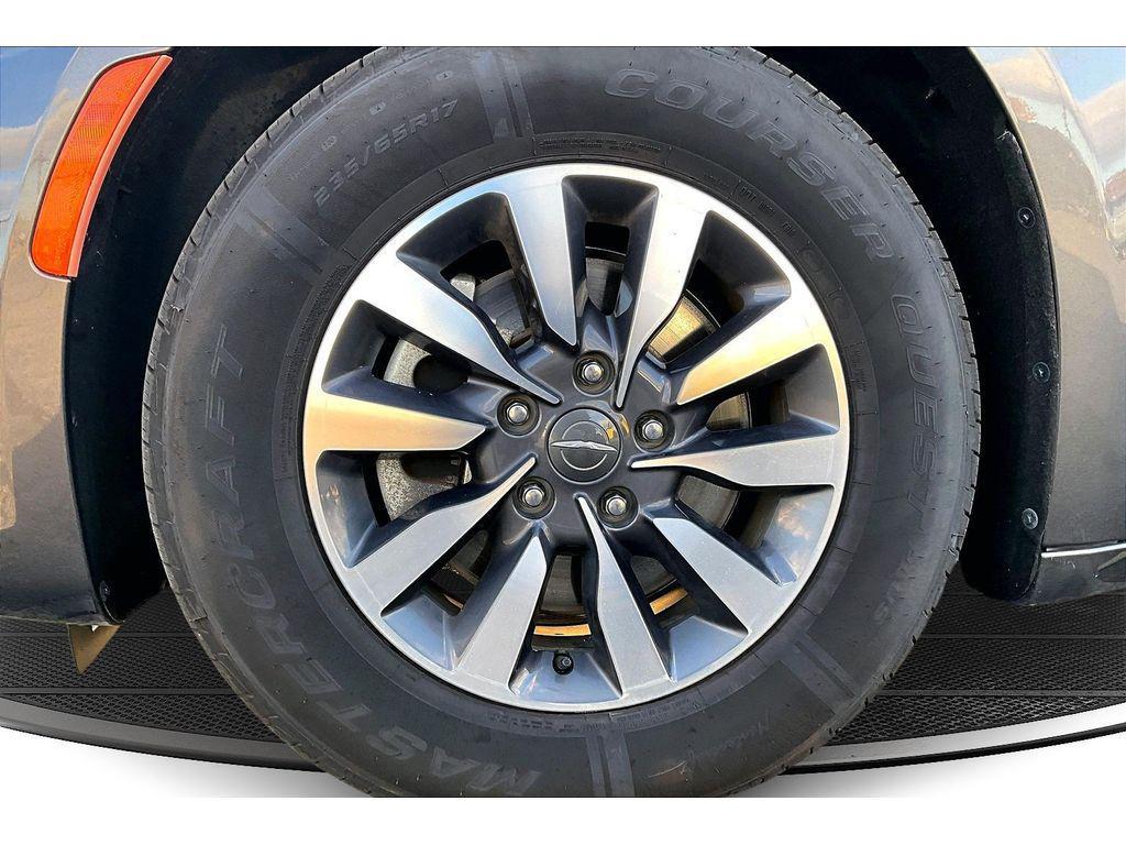 used 2022 Chrysler Pacifica Hybrid car, priced at $21,186