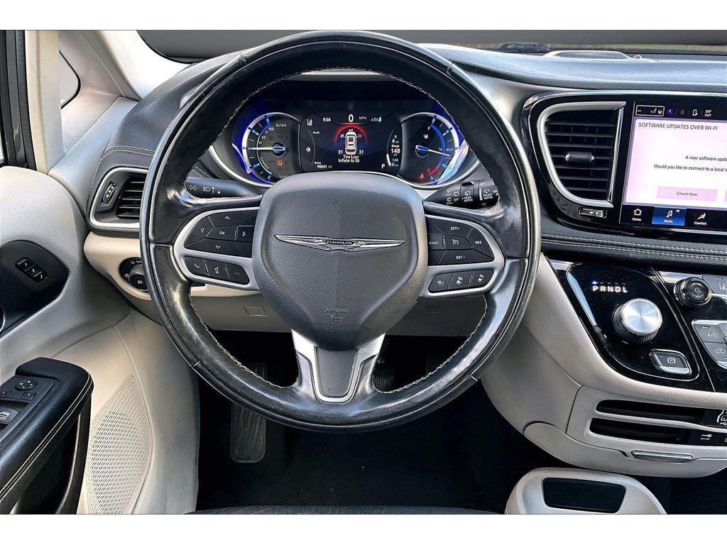 used 2022 Chrysler Pacifica Hybrid car, priced at $21,186