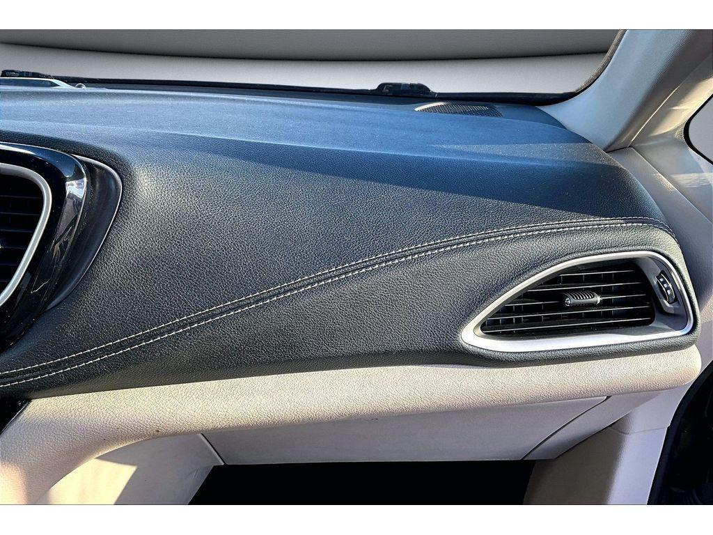 used 2022 Chrysler Pacifica Hybrid car, priced at $21,186