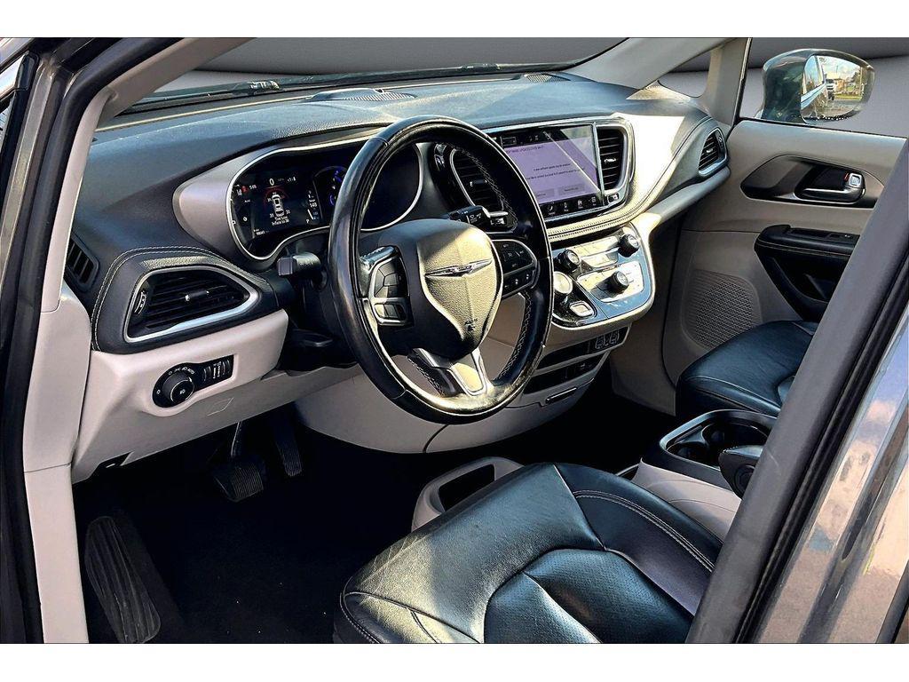 used 2022 Chrysler Pacifica Hybrid car, priced at $21,186