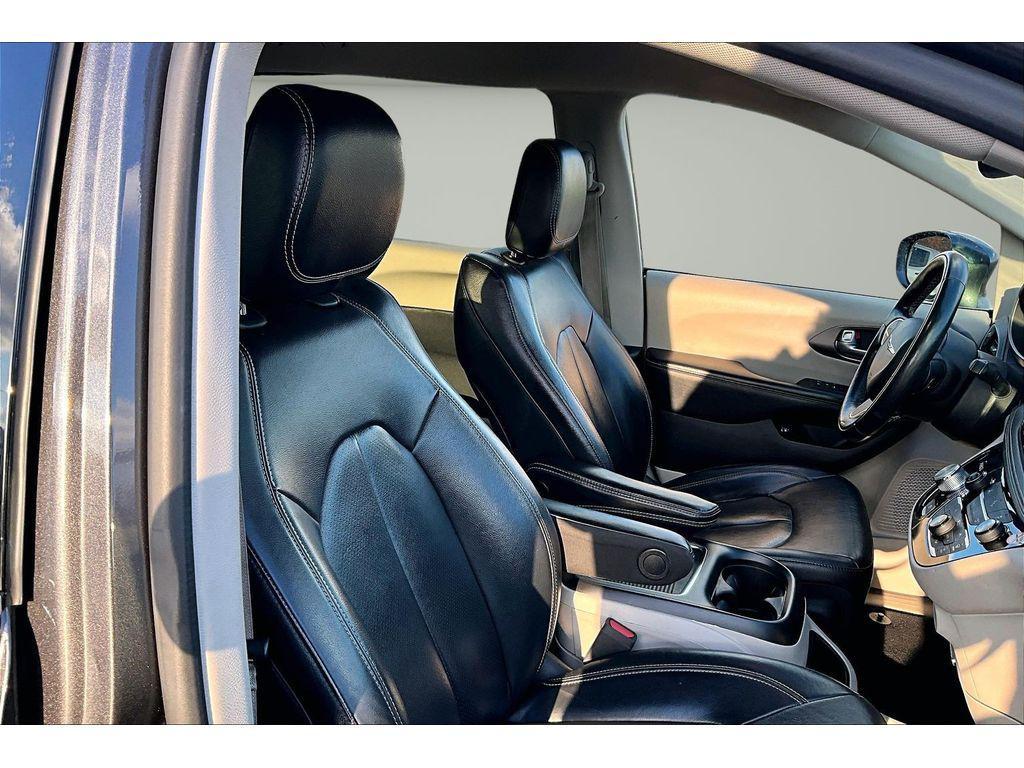 used 2022 Chrysler Pacifica Hybrid car, priced at $21,186