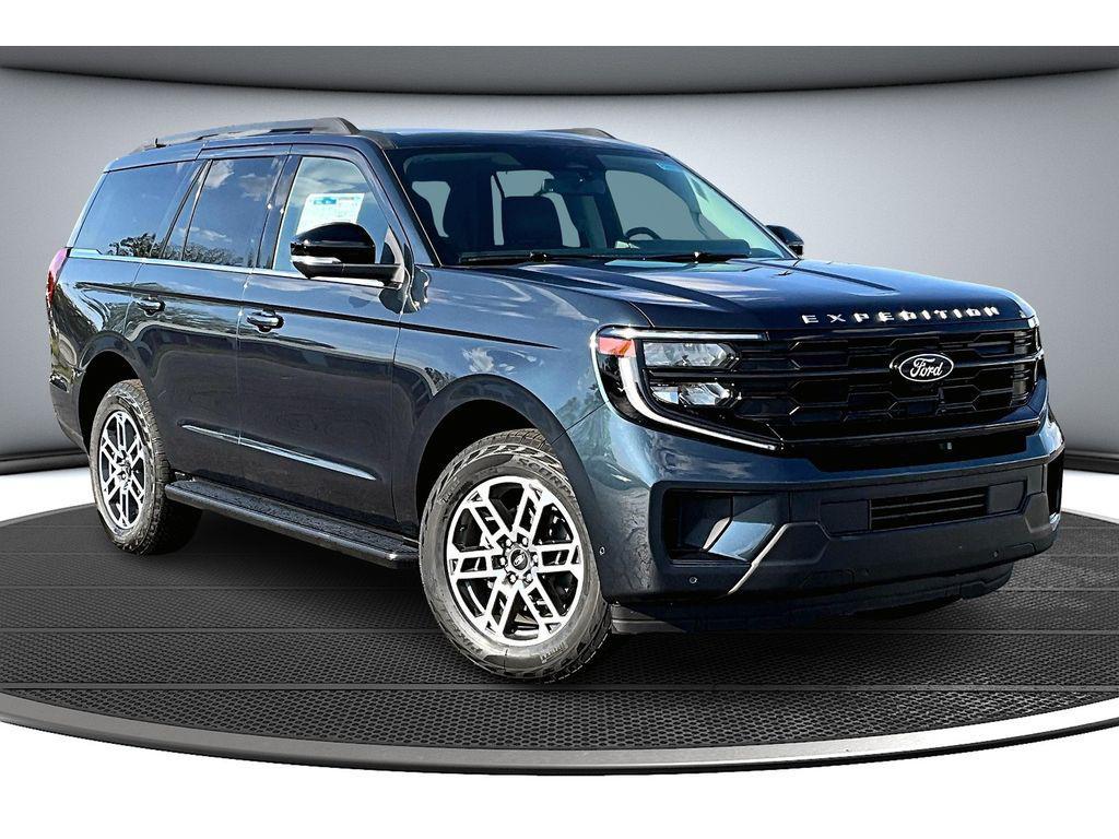new 2025 Ford Expedition car, priced at $70,112