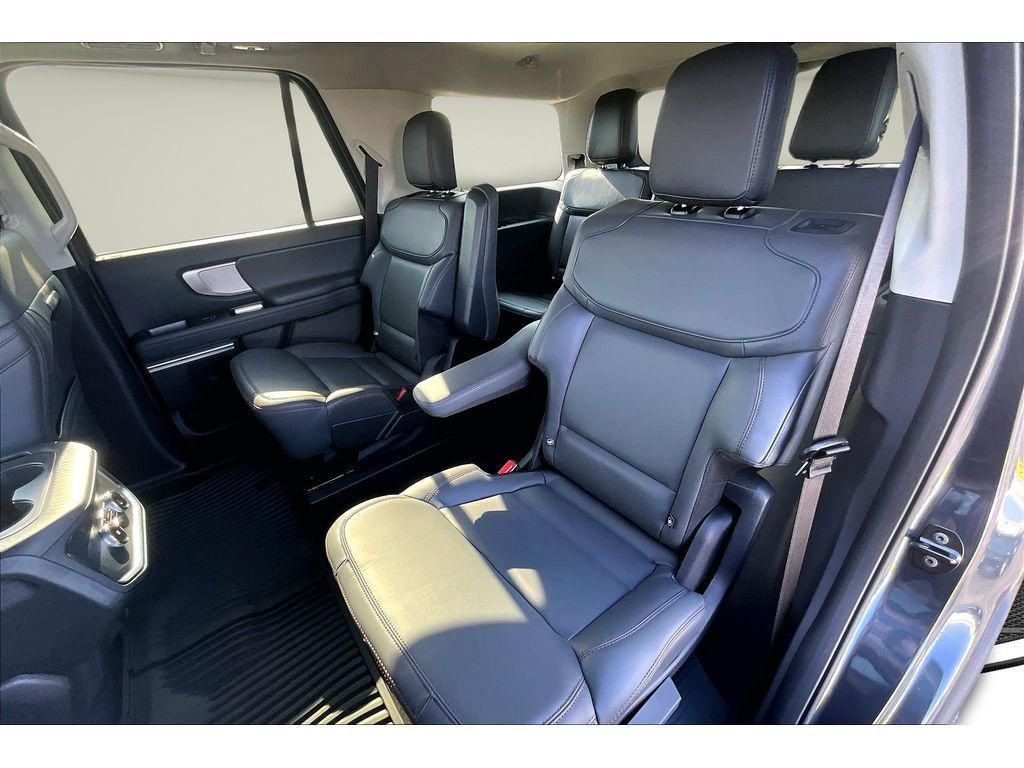 new 2025 Ford Expedition car, priced at $70,112
