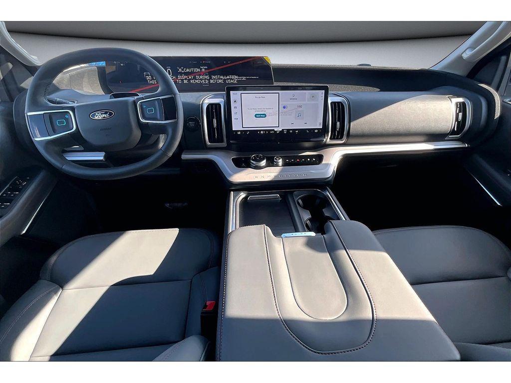 new 2025 Ford Expedition car, priced at $70,112