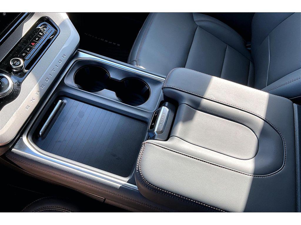new 2025 Ford Expedition car, priced at $70,112