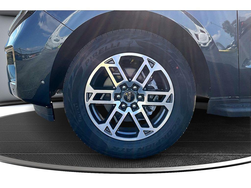 new 2025 Ford Expedition car, priced at $70,112