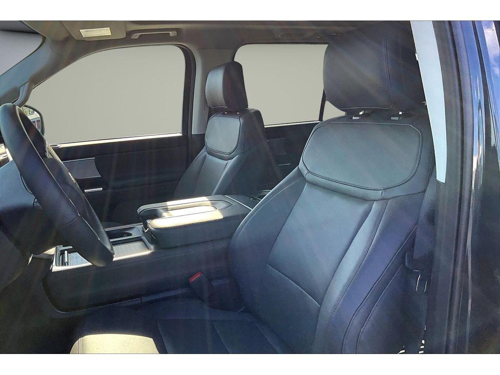 new 2025 Ford Expedition car, priced at $70,112