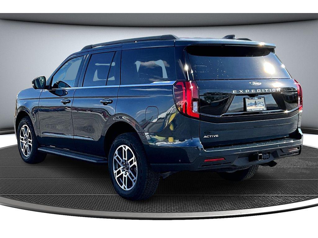 new 2025 Ford Expedition car, priced at $70,112