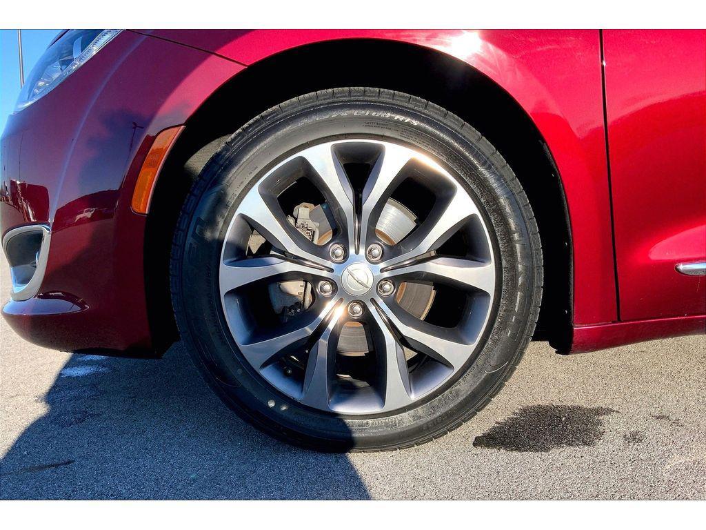 used 2017 Chrysler Pacifica car, priced at $15,657