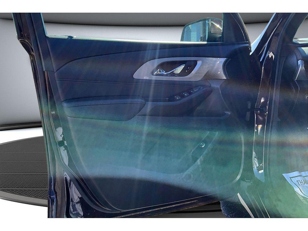 used 2022 Chevrolet Traverse car, priced at $29,399