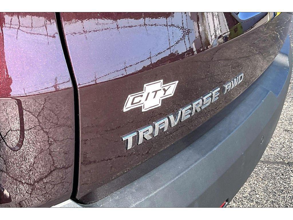 used 2022 Chevrolet Traverse car, priced at $29,399