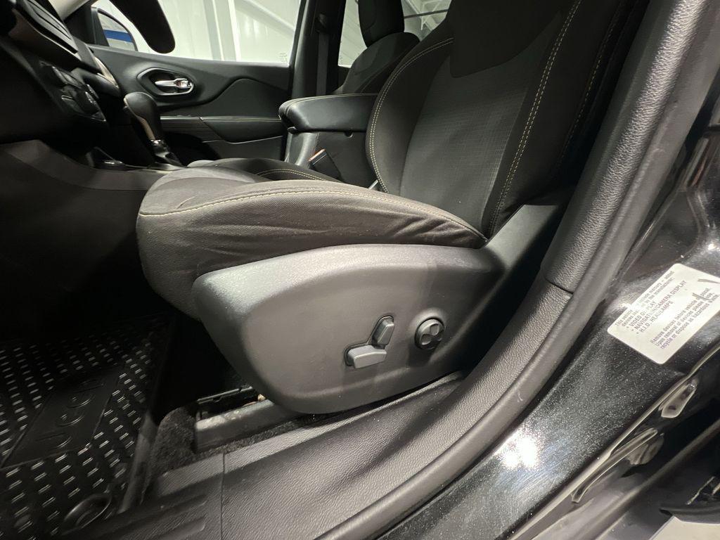 used 2016 Jeep Cherokee car, priced at $12,128