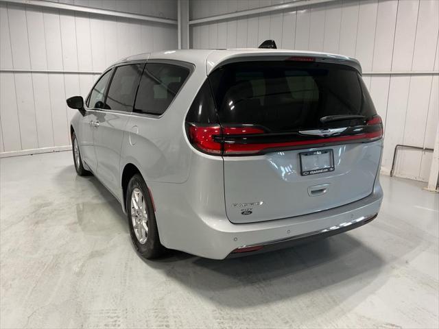 used 2024 Chrysler Pacifica car, priced at $37,397