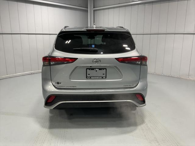 used 2021 Toyota Highlander car, priced at $30,319