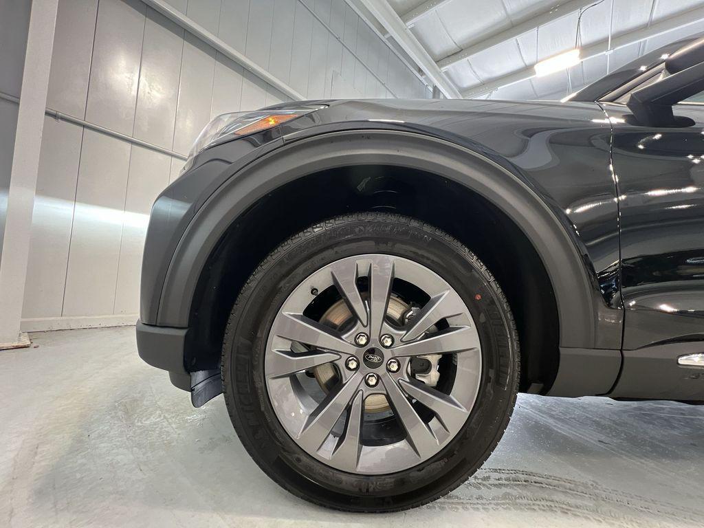 new 2025 Ford Explorer car, priced at $44,254