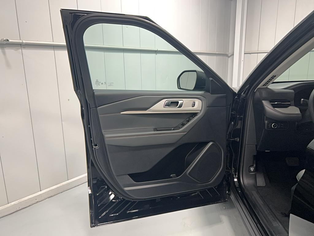 new 2025 Ford Explorer car, priced at $43,960