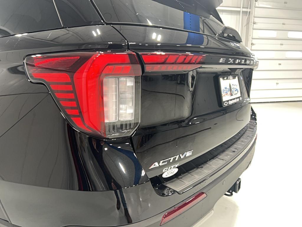 new 2025 Ford Explorer car, priced at $43,960