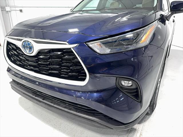 used 2022 Toyota Highlander Hybrid car, priced at $36,299