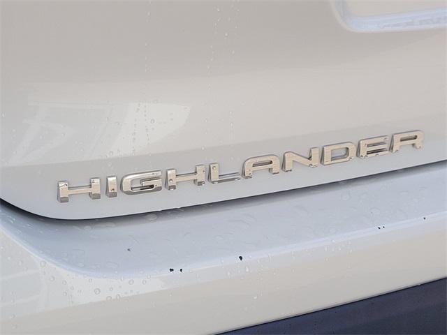 used 2022 Toyota Highlander car, priced at $32,790