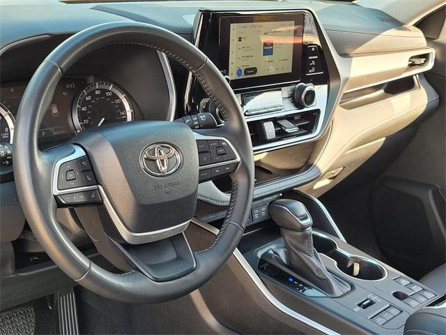 used 2024 Toyota Highlander car, priced at $39,290