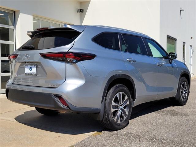 used 2024 Toyota Highlander car, priced at $39,290