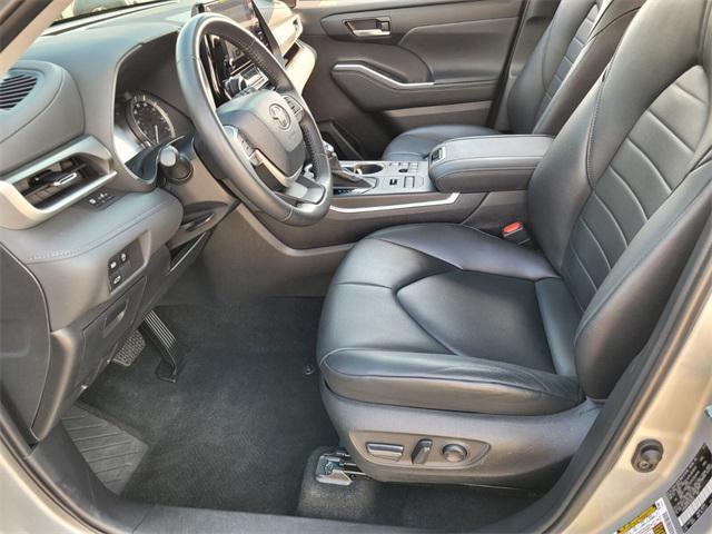 used 2024 Toyota Highlander car, priced at $39,290