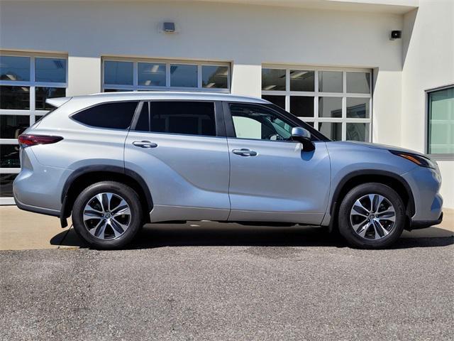 used 2024 Toyota Highlander car, priced at $39,290