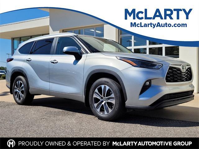 used 2024 Toyota Highlander car, priced at $39,290