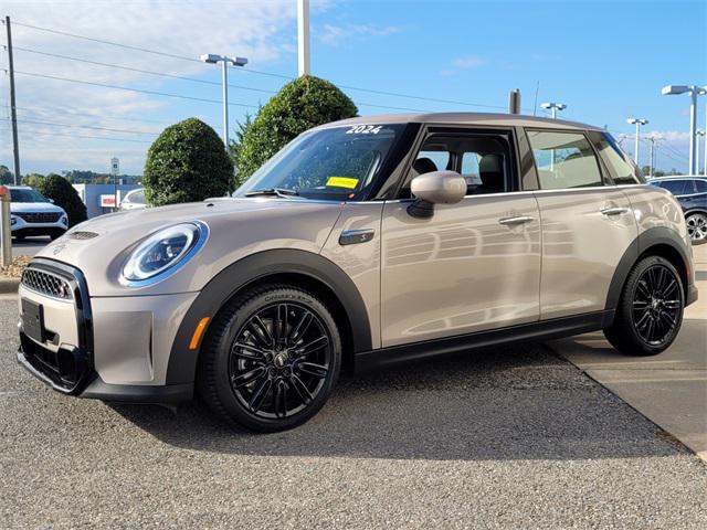 used 2024 MINI Hardtop car, priced at $24,990