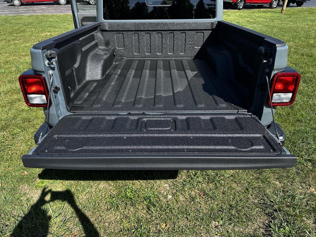 new 2025 Jeep Gladiator car, priced at $49,935