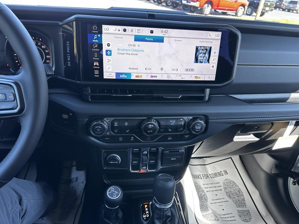 new 2025 Jeep Gladiator car, priced at $49,935