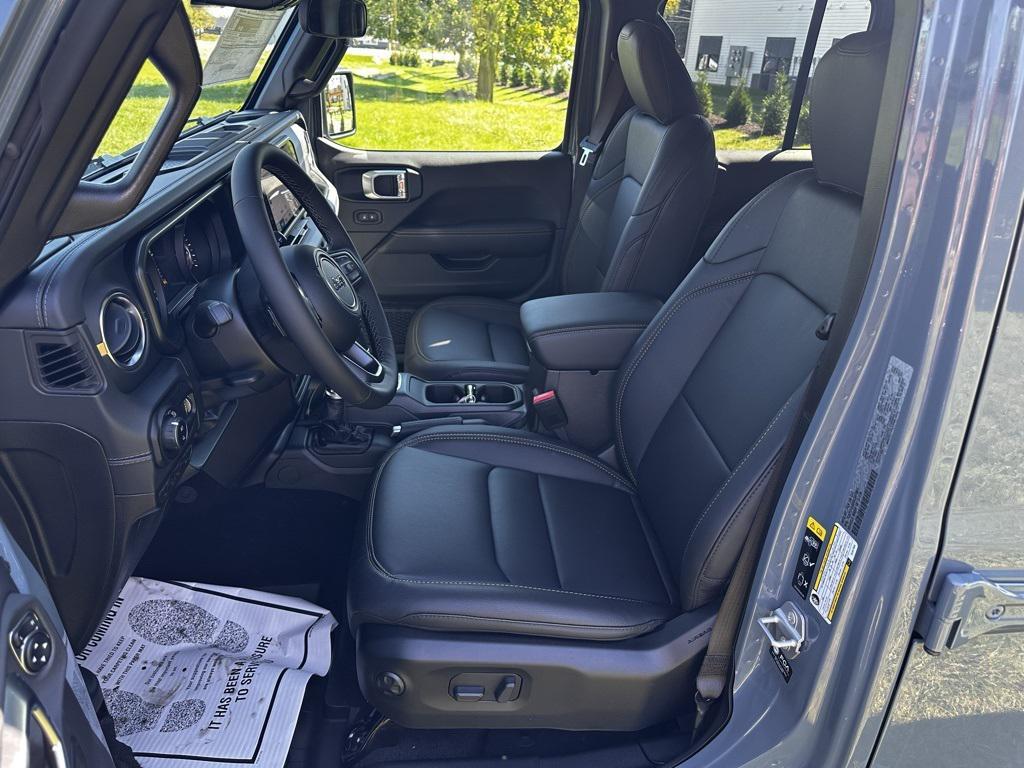 new 2025 Jeep Gladiator car, priced at $49,935