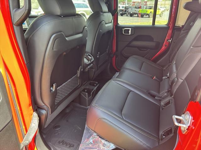 new 2025 Jeep Gladiator car, priced at $51,005
