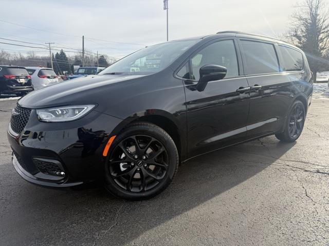 new 2025 Chrysler Pacifica car, priced at $52,545