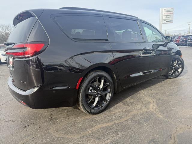 new 2025 Chrysler Pacifica car, priced at $52,545