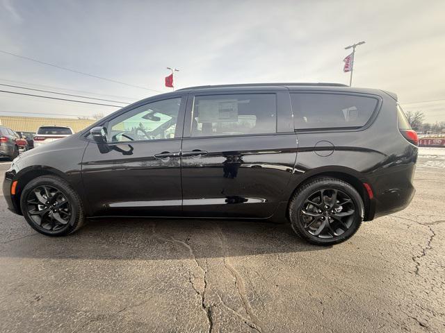 new 2025 Chrysler Pacifica car, priced at $52,545