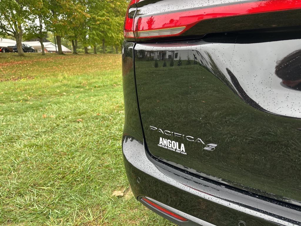 new 2026 Chrysler Pacifica car, priced at $52,535